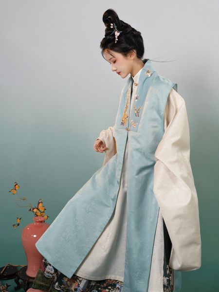 File:风间林【鎏】明制汉服仿妆花织金博古纹马面裙比甲-淘宝网 主图 006.jpg