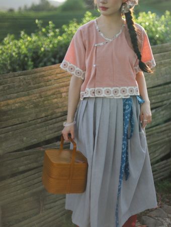 【4.27 10 00am上新】一语春茶 灰粉朴素日常唐制汉服半袖褶裙夏-淘宝网 主图 001.jpg