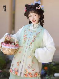 明镜华服【芝芝莓莓】明制汉服圆领绣花比甲马面裙套装2024新款-淘宝网 主图 005.jpg
