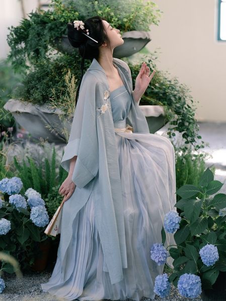 File:无事清欢 万袖明宋原创宋制汉服长干寺百迭裙宋抹夏季山茶花绣花-淘宝网 主图 003.jpg