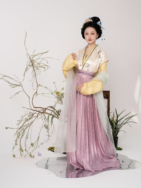 File:踏云馆汉服春款醋酸绣花飞机袖短衫叠穿短褙心抽褶裙套装 (芊桐)-淘宝网 主图 005.jpg