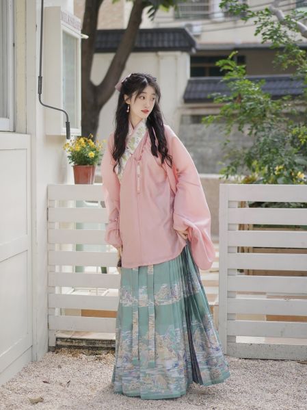 File:【山海明光】【四时歌】原创汉服女明制交领琵琶袖短衫马面裙套装-淘宝网 主图 004.jpg