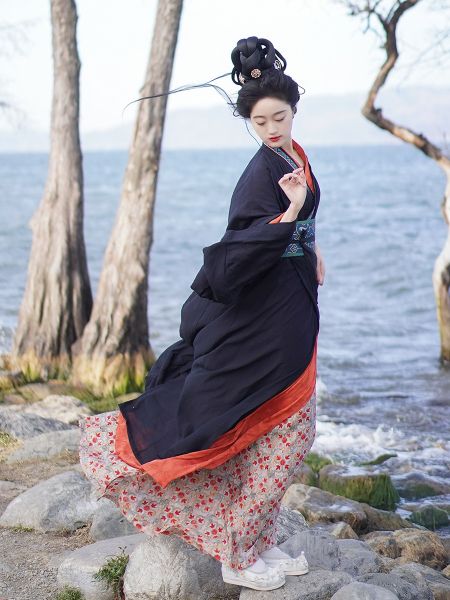 File:汀兰颂原创汉服【司弦】战国袍马山楚墓复原直裾八破裙腰封日常-淘宝网 主图 001.jpg