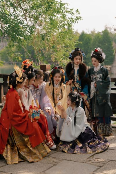 File:燕云织造模特群像 002.jpg