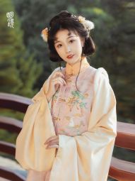 明镜华服【仙兔祈梦】原创设计明制汉服女冬季新款比甲马面裙-淘宝网 主图 006.jpg