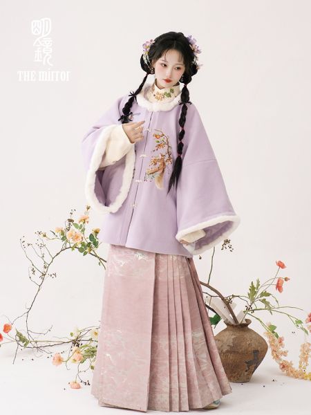 File:【松柿连年】明镜华服原创明制冬季汉服圆领半袖昭君袄套装日常-淘宝网 主图 006.jpg
