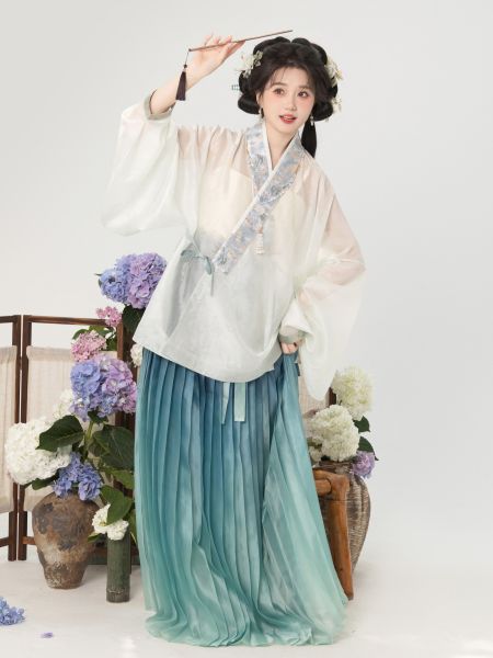 File:燕云织造【一溪松月】天丝对穿交满褶裙织金马面裙原创明制汉服-淘宝网 主图 001.jpg