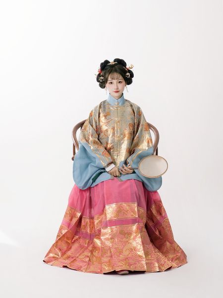 File:风间林【妙泽】夏季原创汉服国风仿妆花织金立领云肩短袄马面裙女-淘宝网 主图 006.jpg
