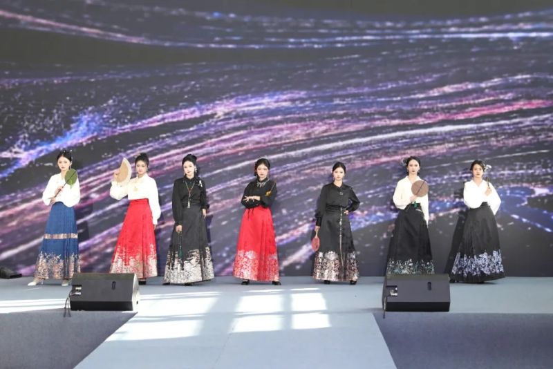 File:“潇湘锦绣”2023湖南博物院华服大典 009.jpg