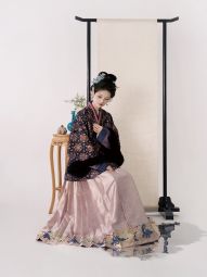 踏云馆汉服冬明制真丝宋锦对穿披袄狐狸毛马面套装 (柔嘉)-淘宝网 主图 004.jpg