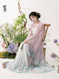 明镜华服【春日漫】明制汉服女新款圆领半袖上衣女成人马面裙套装-淘宝网 主图 004.jpg