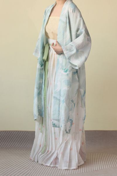 File:桑谣记【油画云朵】人棉宋制改良铁拐墓长衫明制方领半袖百迭马面-淘宝网 主图 003.jpg