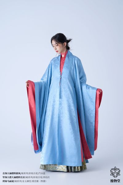 File:【缎料新品】后物堂 2025年 破系列 折枝百花 暗纹缎料马面 上衣-淘宝网 详情 010.jpg