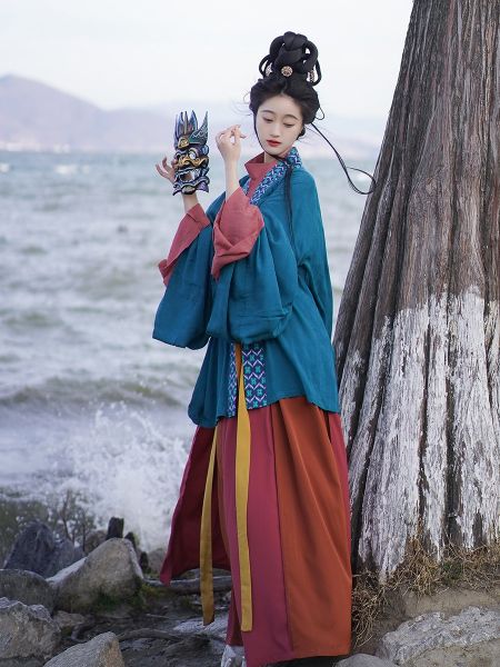 File:汀兰颂原创汉服【灼灼】魏晋风南北朝褶衣曲领八破裙早群日常穿搭-淘宝网 主图 002.jpg
