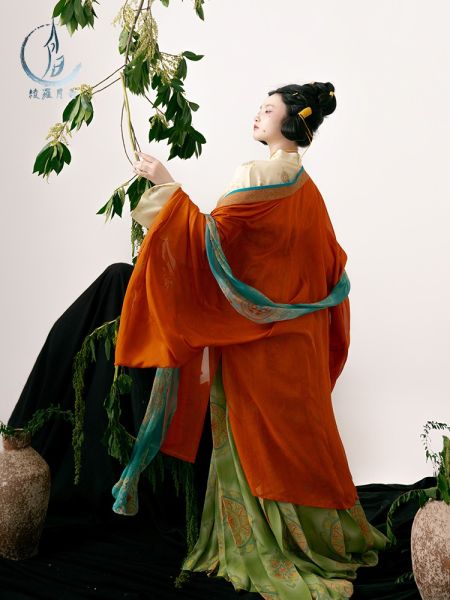 File:4月26日20点开售【碧锦流云】绫罗月白 唐制真丝齐胸裙汉服套装-淘宝网 主图 004.jpg