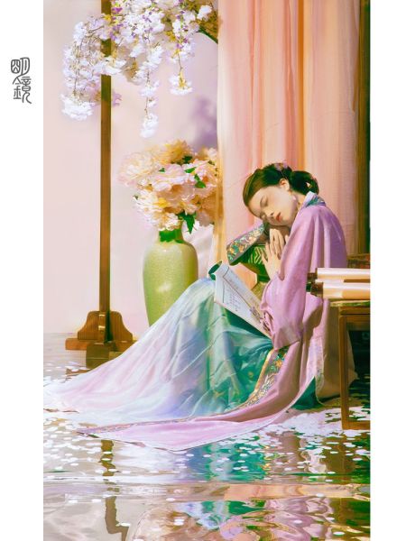 File:明镜华服【临安花事】原创宋制汉服女长褙子改良抹胸褶裙套装女-淘宝网 主图 005v.jpg