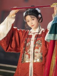 福鹿同春 万袖明宋 过年汉服明制方领补服提花缎深红色加绒不加绒-淘宝网 主图 004.jpg