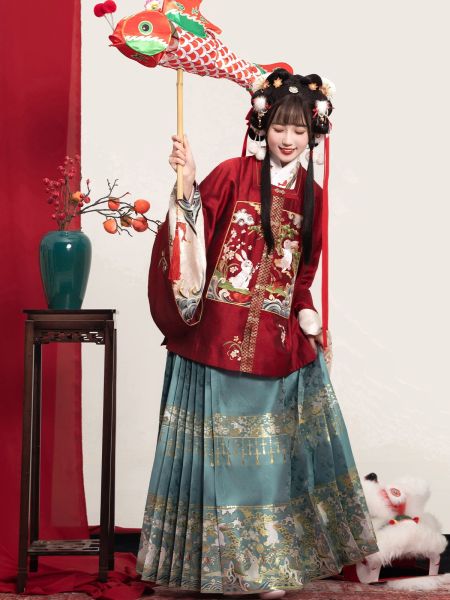 File:燕云织造【卯兔迎春】原创新年女冬比甲补服拜年汉服国风大典秀款-淘宝网 主图 004.jpg