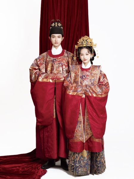 File:风间林-骊龙英英-明制国风圆领袍织金凤冠霞帔传统马面裙婚服汉服-淘宝网 主图 001.jpg