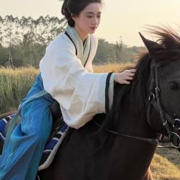 【乔织】-汉服-云纹绿缘孔雀绿交领襦裙薄雾白纱衫女-淘宝网 主图 002.jpg