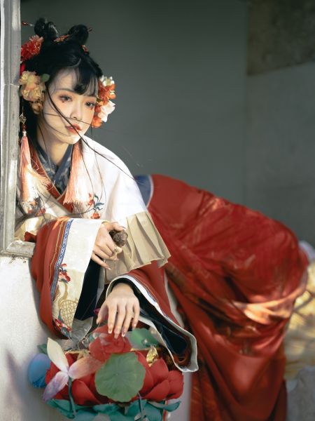 File:琴挑晋制【石榴花神】复原风原创汉服直袖襦焰纹八破裙第四批-淘宝网 主图 001.jpg