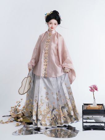 遇春 万袖明宋原创立领琵琶袖暗纹纱短衫提花缎马面裙明制汉服-淘宝网 主图 001.jpg