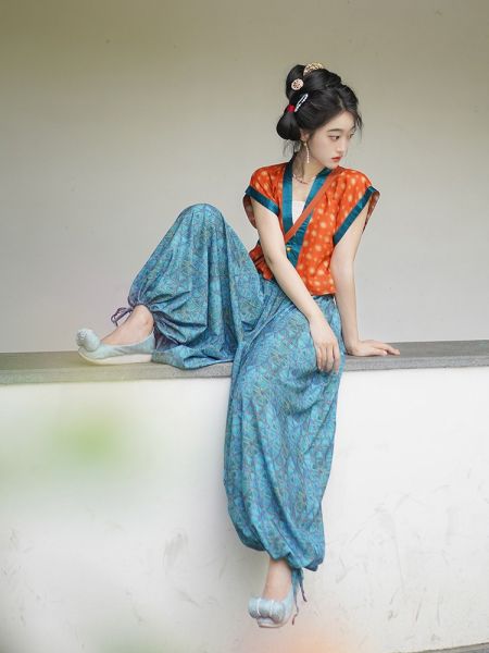 File:汀兰颂原创汉服【唐小闲】苎麻唐褙子吊带灯笼裤日常通勤可爱唐风-淘宝网 主图 001.jpg