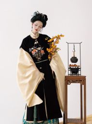 半生罗裳 柿柿如意原创汉服明制女圆领包肩比甲绣花外搭晚明春夏-淘宝网 主图 002.jpg
