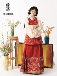 明镜华服【月华景新年红限定色】原创明制满绣汉服比甲女套装-淘宝网 主图 005.jpg