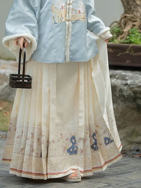 File:【特价不退不换】桂花兔 万袖明宋原创马面裙米白明制汉服4.5米摆-淘宝网 主图 005.jpg
