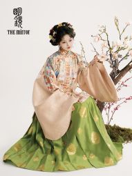 【灵鹿迎春】明镜华服 春季新款对襟衫马面裙套装高级感上衣女-淘宝网 主图 004.jpg