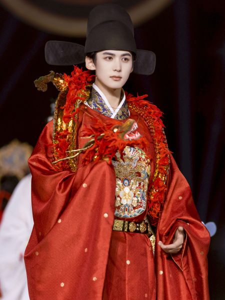 File:燕云织造【万里江山】龙年龙补圆领袍国风大典秀款原创汉服男-淘宝网 主图 001.jpg