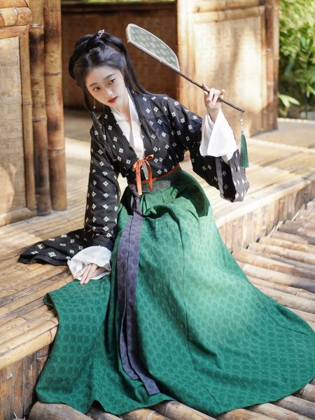 File:汀兰颂原创汉服【百草霜】魏晋风褶衣晋襦八破裙秋冬早春日常棉麻-淘宝网 主图 006.jpg