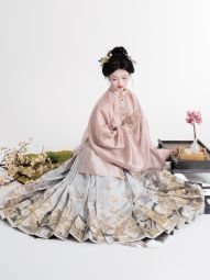 遇春 万袖明宋原创立领琵琶袖暗纹纱短衫提花缎马面裙明制汉服-淘宝网 主图 004.jpg