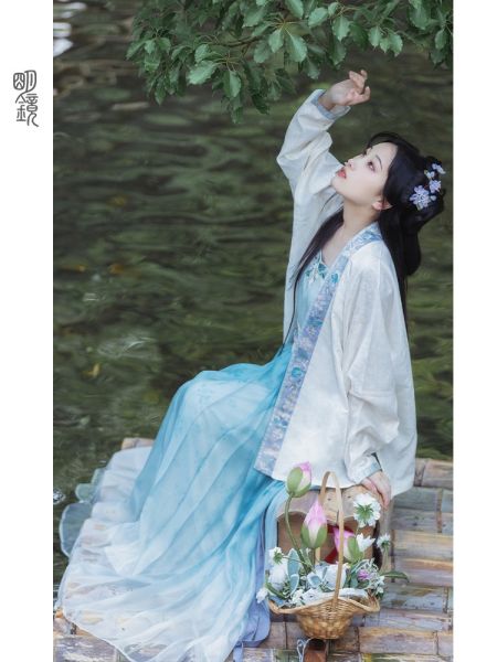File:明镜华服【琉月】原创改良汉服女国风通勤日常可穿开衫宋褙子套装-淘宝网 主图 003.jpg
