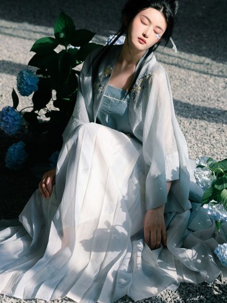 File:无事清欢 万袖明宋原创宋制汉服长干寺百迭裙宋抹夏季山茶花绣花-淘宝网 主图 005.jpg