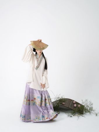 桑谣记【秋花蛱蝶图】缎面对穿交短衫 复原古画二创 妆花马面明制-淘宝网 主图 001.jpg