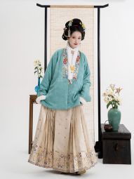 踏云馆汉服冬款真丝湖绫獭兔毛合领弓袋袖披袄马面裙套装 清魅-淘宝网 主图 001.jpg