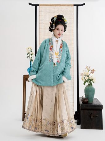 踏云馆汉服冬款真丝湖绫獭兔毛合领弓袋袖披袄马面裙套装 清魅-淘宝网 主图 001.jpg