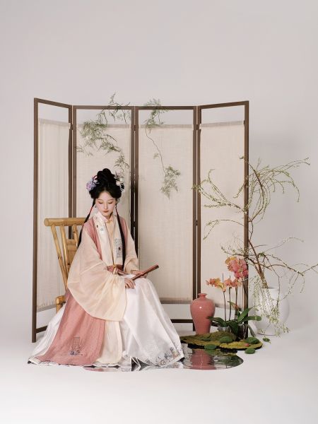 File:【现货】吉元裳织《芝兰玉树》 明制汉服仿妆花纱马面裙春夏-淘宝网 主图 004.jpg