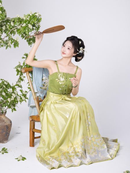 File:燕云织造【青梅煮酒】圆领长衫织金马面裙原创日常汉服女套装-淘宝网 主图 004.jpg