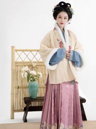 踏云馆汉服冬款真丝湖绫獭兔毛合领对交弓袋袖袄马面裙套装 芷柔-淘宝网 主图 002.jpg