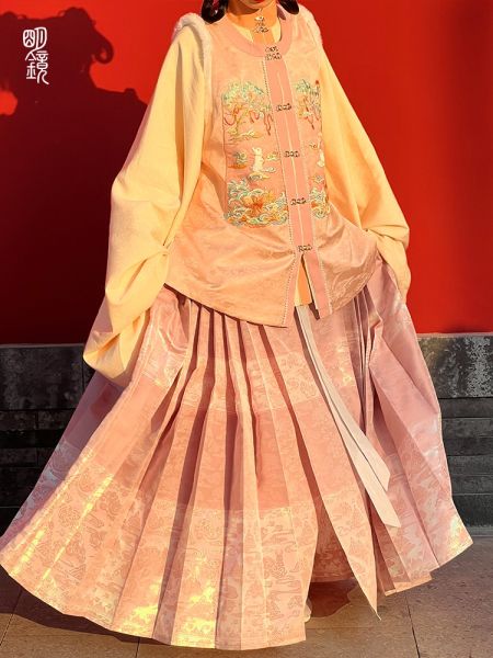 File:明镜华服【仙兔祈梦】原创设计明制汉服女冬季新款比甲马面裙-淘宝网 主图 001.jpg