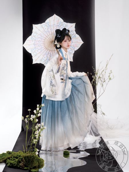 File:琴挑明制【猫猫躲猫猫】猫咪方领半袖补服披袄青绿猫猫马面裙现货-淘宝网 主图 001.jpg