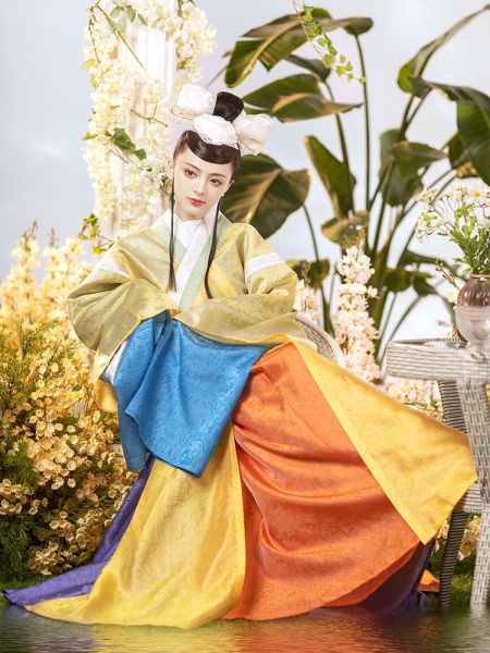 File:花朝记|典藏|复晋花月赋|其五 旬|晋制汉服单襦破裙交窬裙-淘宝网 主图 001.jpg