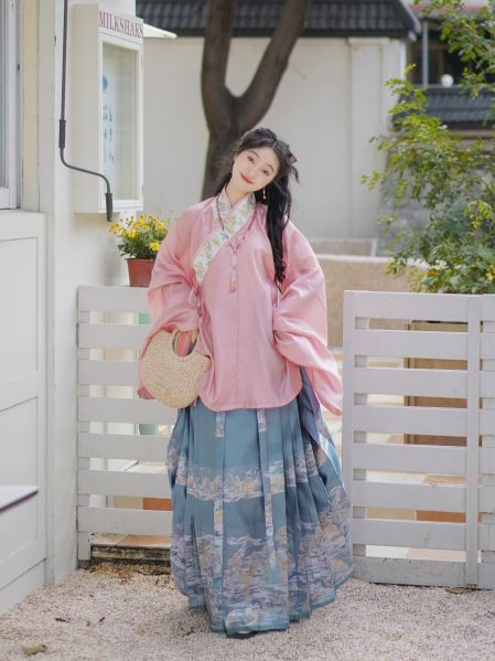 File:【山海明光】【四时歌】原创汉服女明制交领琵琶袖短衫马面裙套装-淘宝网 主图 003.jpg