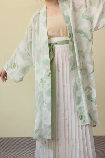 File:桑谣记【油画云朵】人棉宋制改良铁拐墓长衫明制方领半袖百迭马面-淘宝网 主图 004.jpg