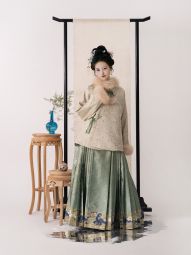 踏云馆汉服秋冬镶毛对穿袄织金马面裙套装 (知白)-淘宝网 主图 003.jpg