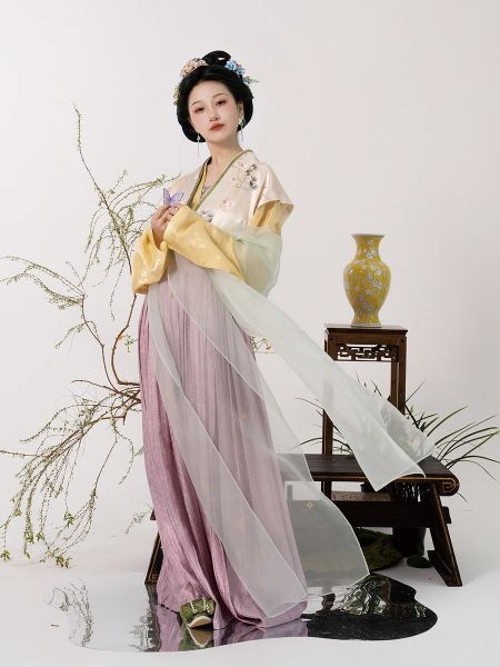 File:踏云馆汉服春款醋酸绣花飞机袖短衫叠穿短褙心抽褶裙套装 (芊桐)-淘宝网 主图 004.jpg