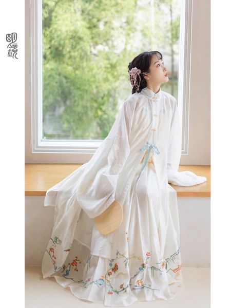 File:明镜华服【风吟】刺绣立领对襟长衫交领补原创明制汉服女-淘宝网 主图 005.jpg